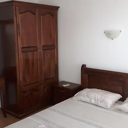 Antorini 16 *